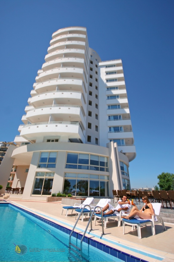 THE CORNER PARK HOTEL